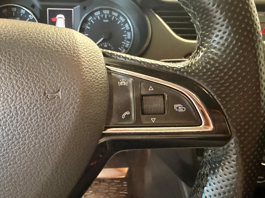 Skoda Octavia Kombi 1.6 TDI Ambition Euro 6 SÅLD thumbnail