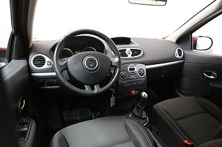 Halvkombi Renault Clio 13 av 19