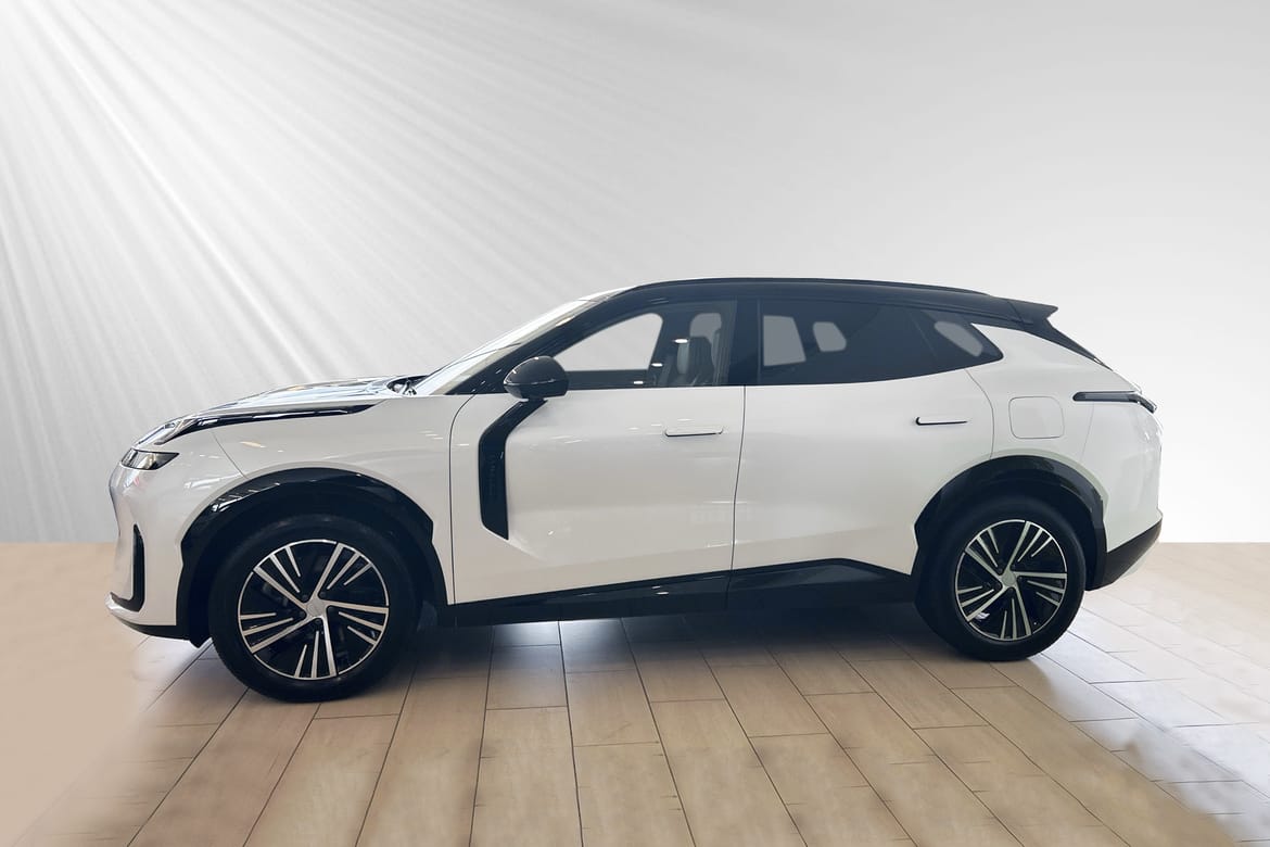 Lynk & Co 08 Core PHEV 2025, bild 2/10
