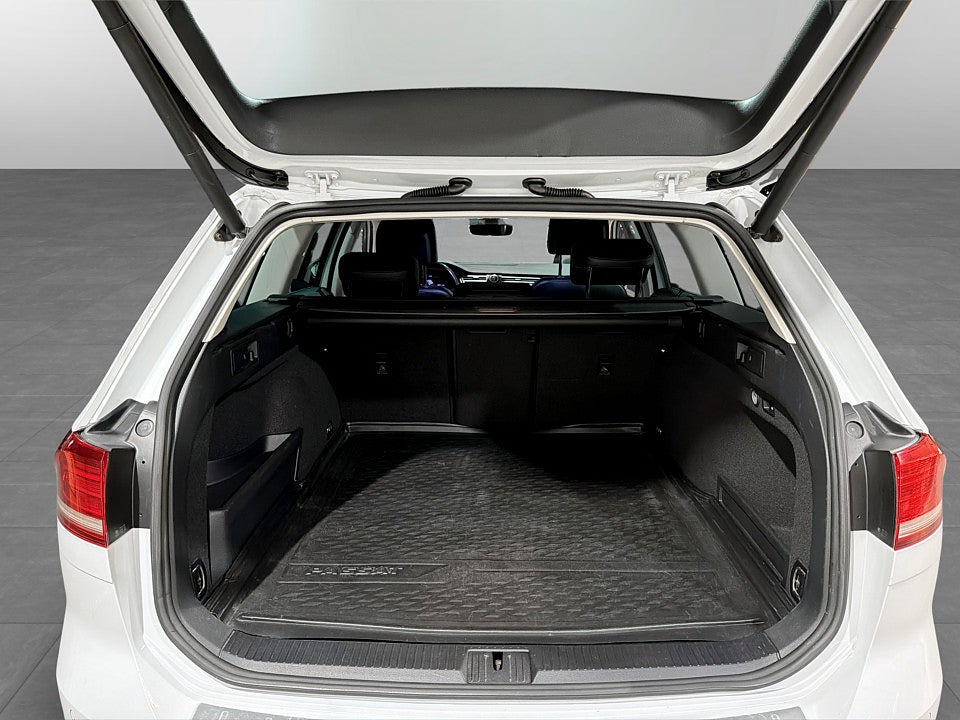 Bild på Volkswagen Passat Alltrack 2.0 TDI 4Motion 240hk Aut AWD - B-KAMERA,DRAG,ELSTOL