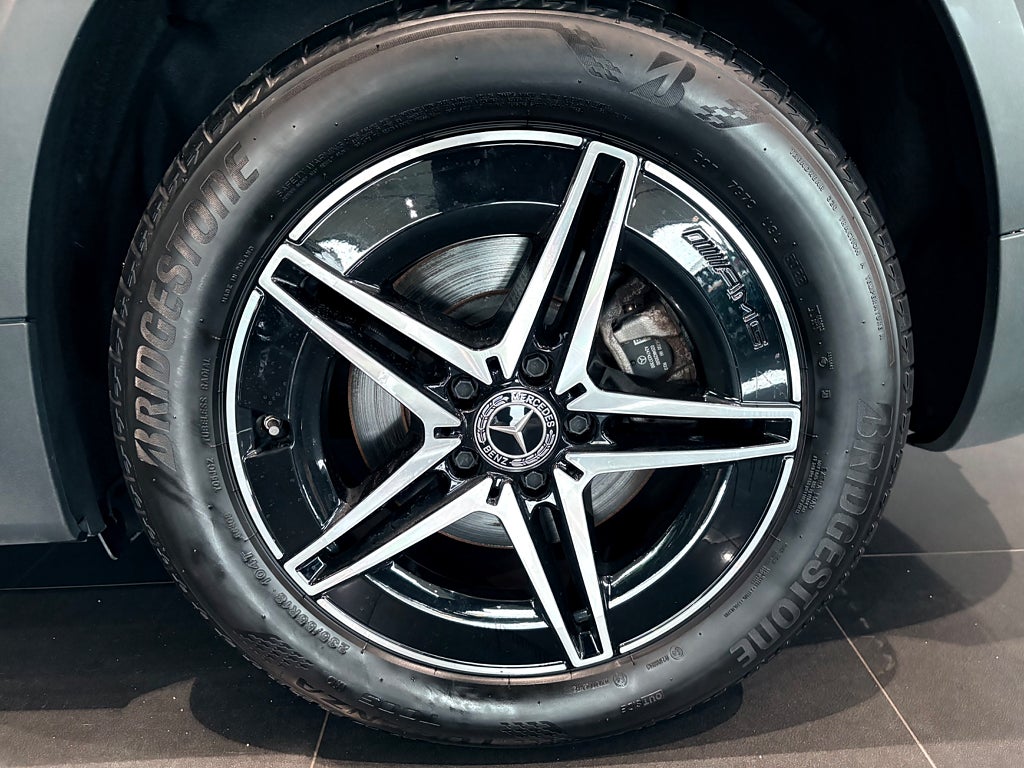 Mercedes-Benz EQB 300 4MATIC AMG Line Värmare. - bild 10