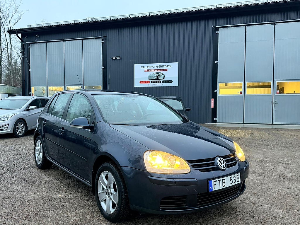 Volkswagen Golf 5-dörrar 1.6 Trendline Euro 4 Kamrembytt
