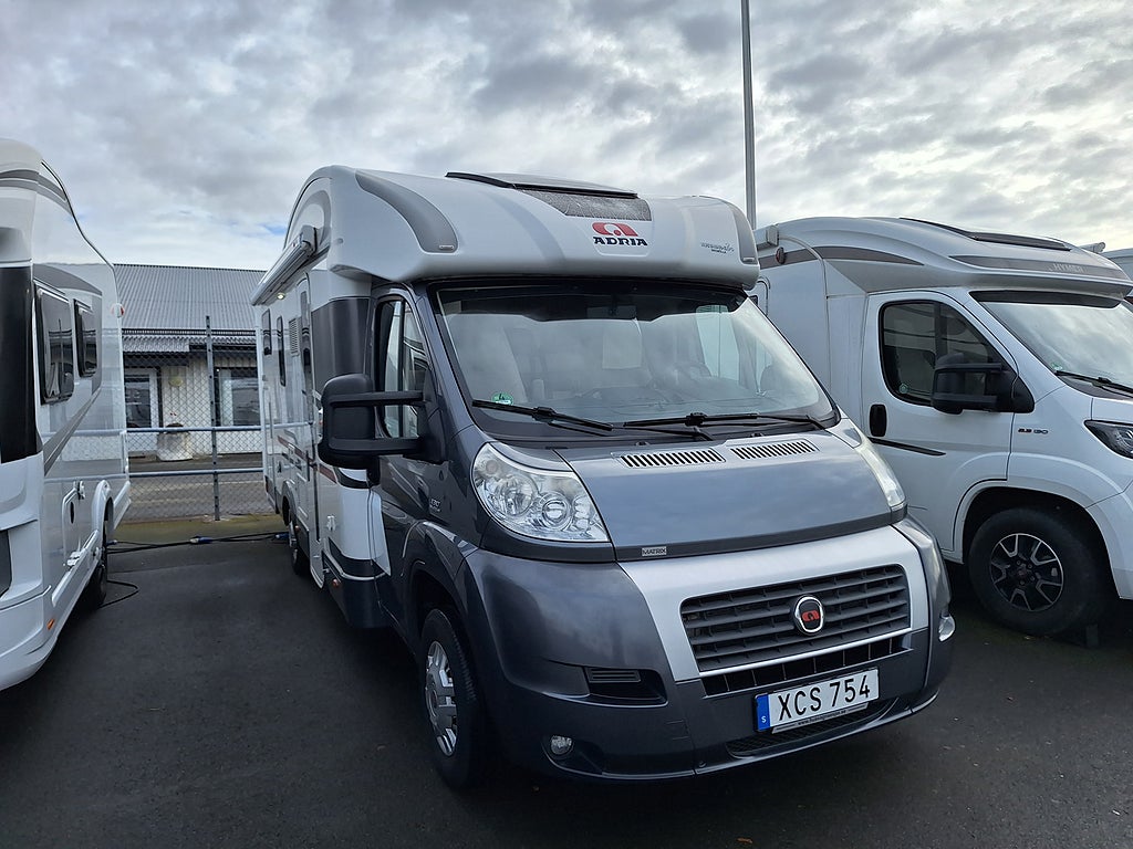 Adria Matrix M 680 SL Långbädd, Solcell, 5'e Stol