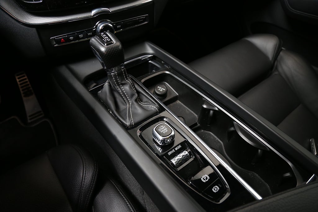 Volvo XC60 D5 235hk R-Design AWD 360° l  H/K l 22" l Panorama Drag 2019