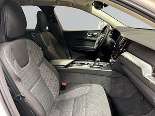 Volvo XC60 Recharge T6 AWD Long Range MOMS Drag Panorama Bvärm Navi S&V