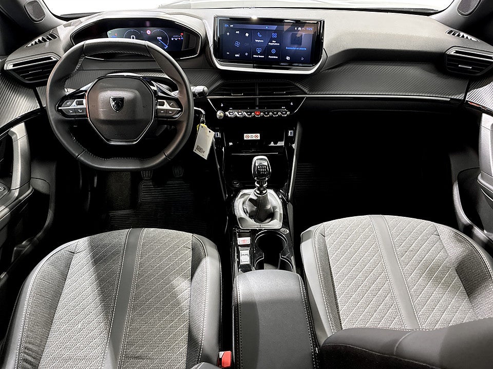 Bild på Peugeot 2008 Allure 1.2 PT 130hk CARPLAY P-SENSORER