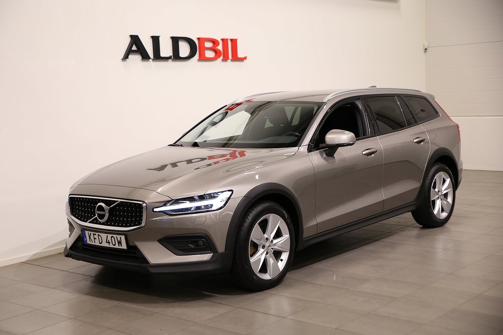 Volvo V60 Cross Country B4 197hk AWD Advanced Edition Aut / Ljus / Backkamera / VOC