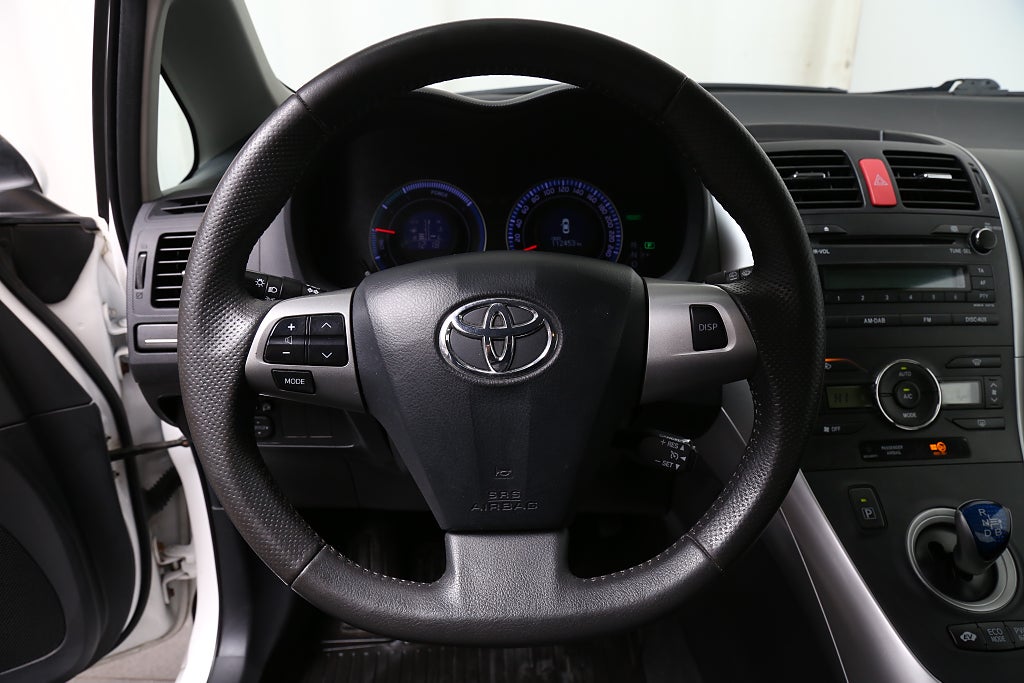 Toyota Auris 1,8 Hybrid e-CVT Plus 136hk Aut Motorvärmare