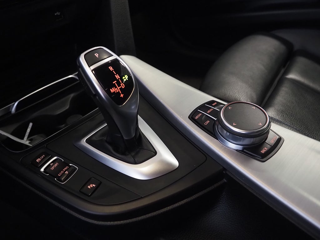 BMW 320 i 184hk xDrive Touring M Sport |Navi|Kamera|Drag| 2019