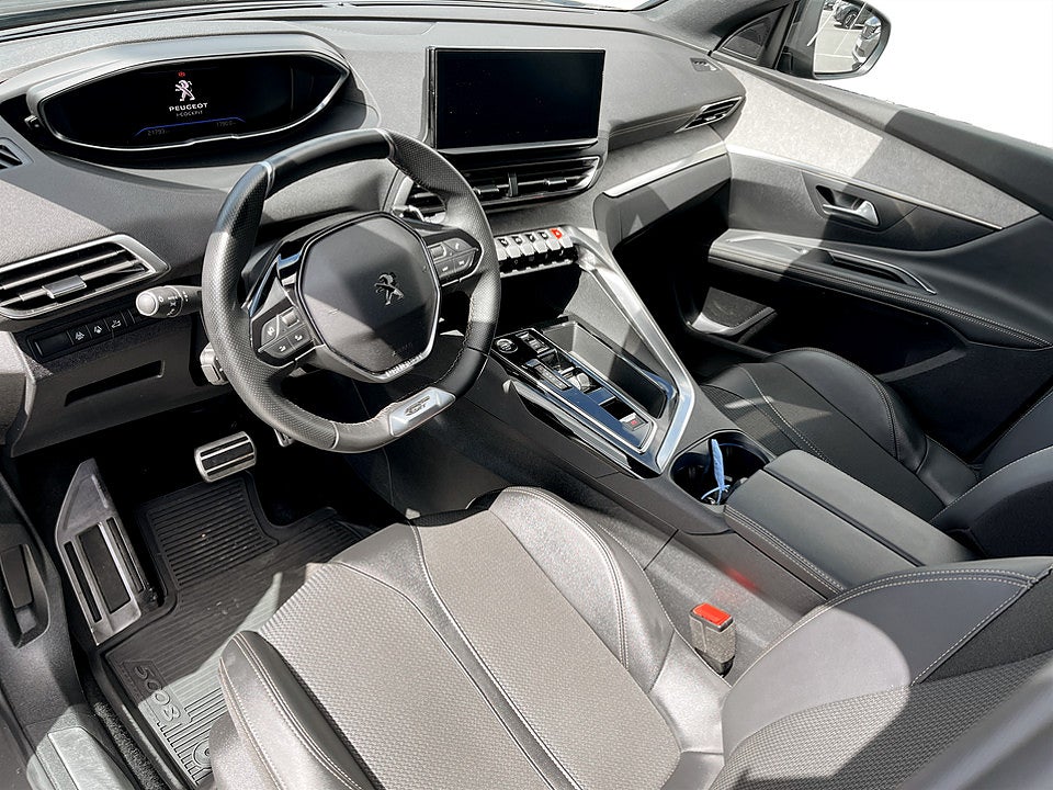 Bild på Peugeot 5008 GT 1.2 PT 130hk Aut 7-SITS B-KAMERA CARPLAY