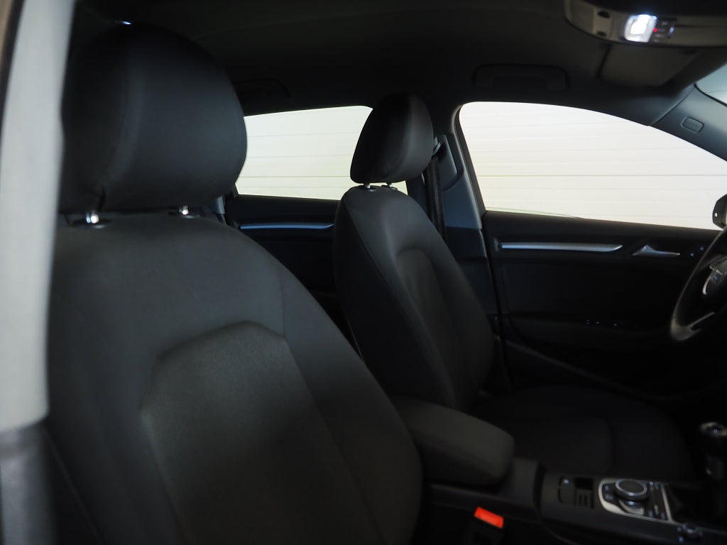 Audi A3 SB 30 TFSI Proline P-Sensorer Adaptiv Farthållare 2019