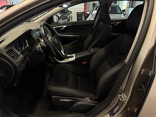 Volvo V60 D4 AWD Geartronic Momentum S&V-däck/Dvärm/Drag/GPS