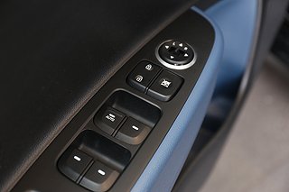 Halvkombi Hyundai i10 9 av 19