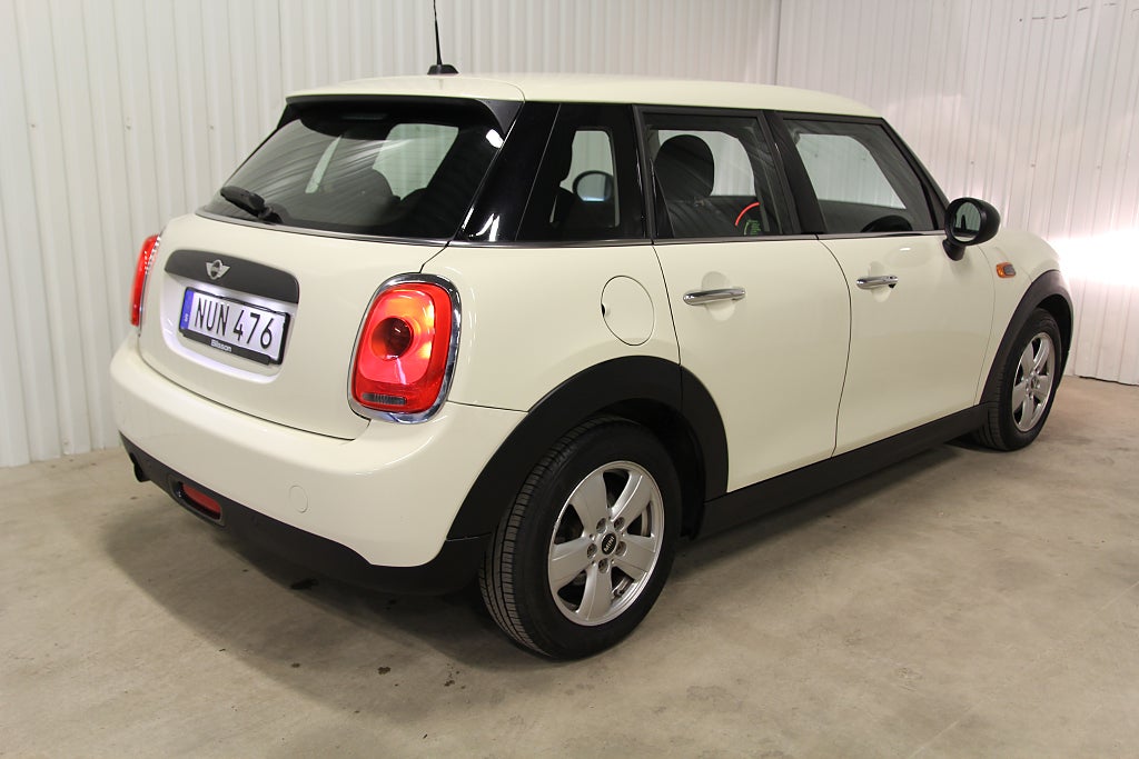 MINI One 5-dörrars Pepper i fint skick och nyservad "SÅLD"