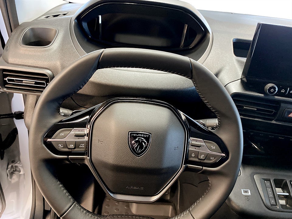 Bild på Peugeot Partner Plus+ 130hk Aut L2 4x4 - OMGÅENDE LEVERANS!