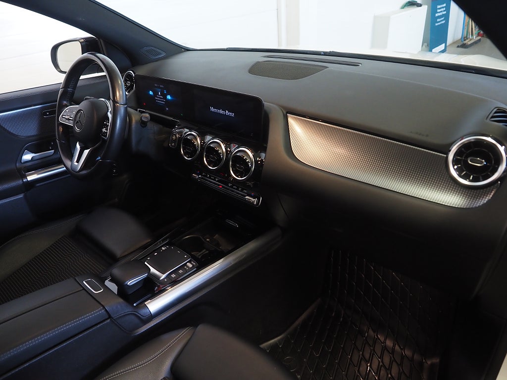 Mercedes-Benz GLA 200 d 8G-DCT Progressive Line Pano Drag Navi Kamera 2021