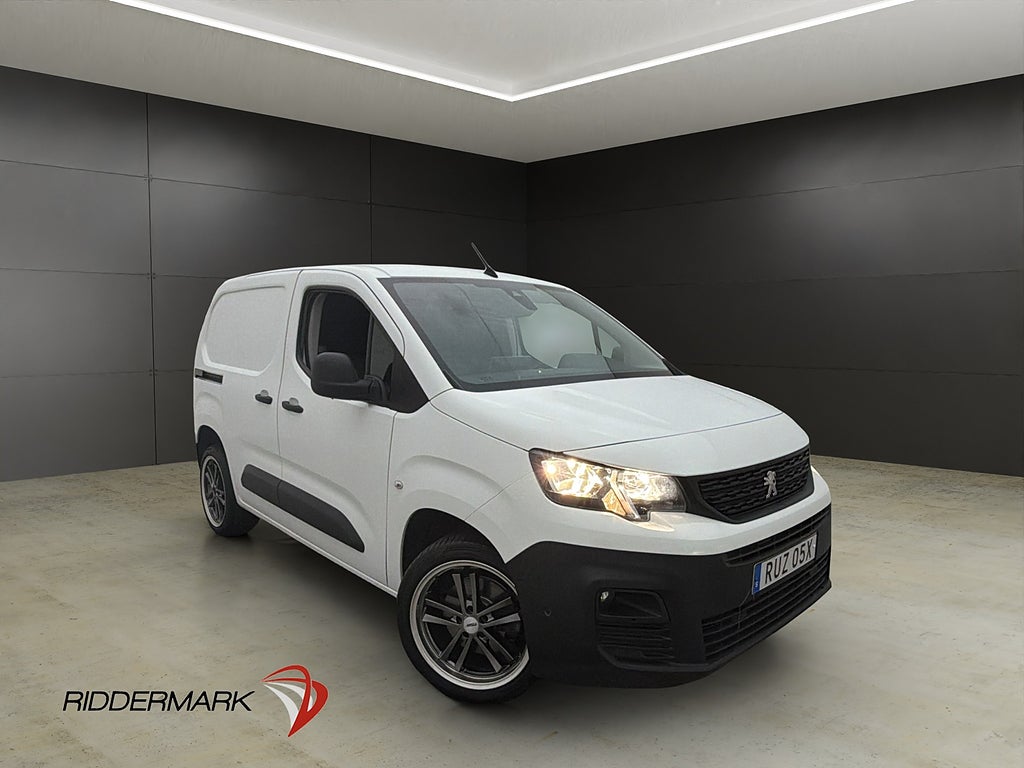 Peugeot Partner 130hk Värmare PDC Dragkrok 3-Sits CARPLAY