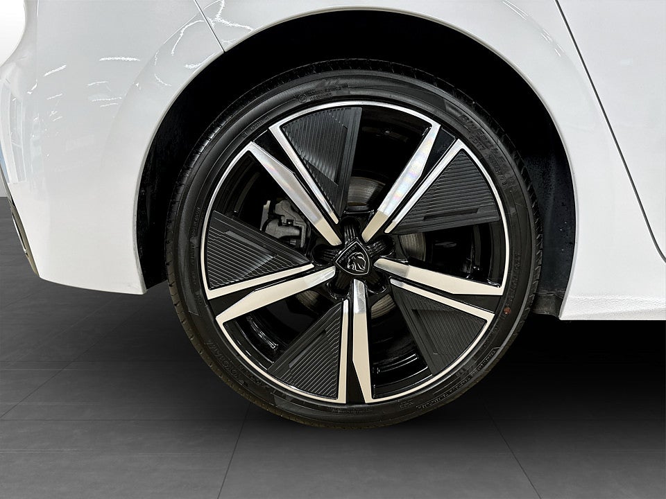 Bild på Peugeot 308 5D GT 1.2 PT 130hk Aut B-KAMERA CARPLAY