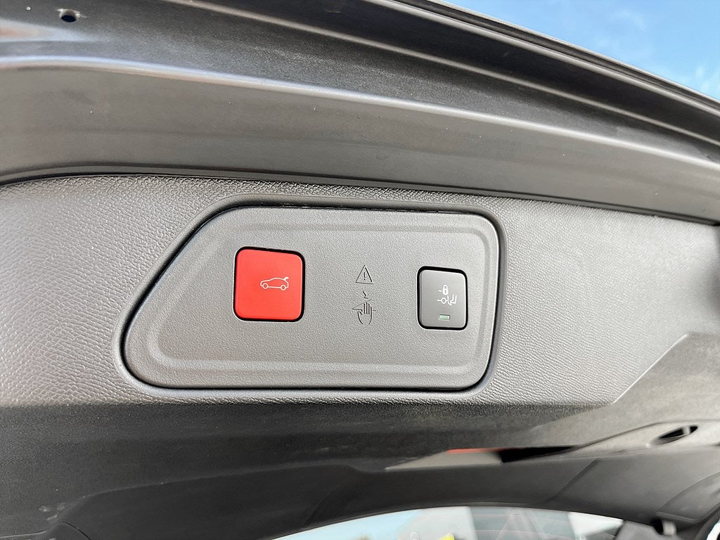 Bild på Peugeot 3008 GT Black Pack 1.2 PT 130hk Aut - B-KAMERA, CARPLAY