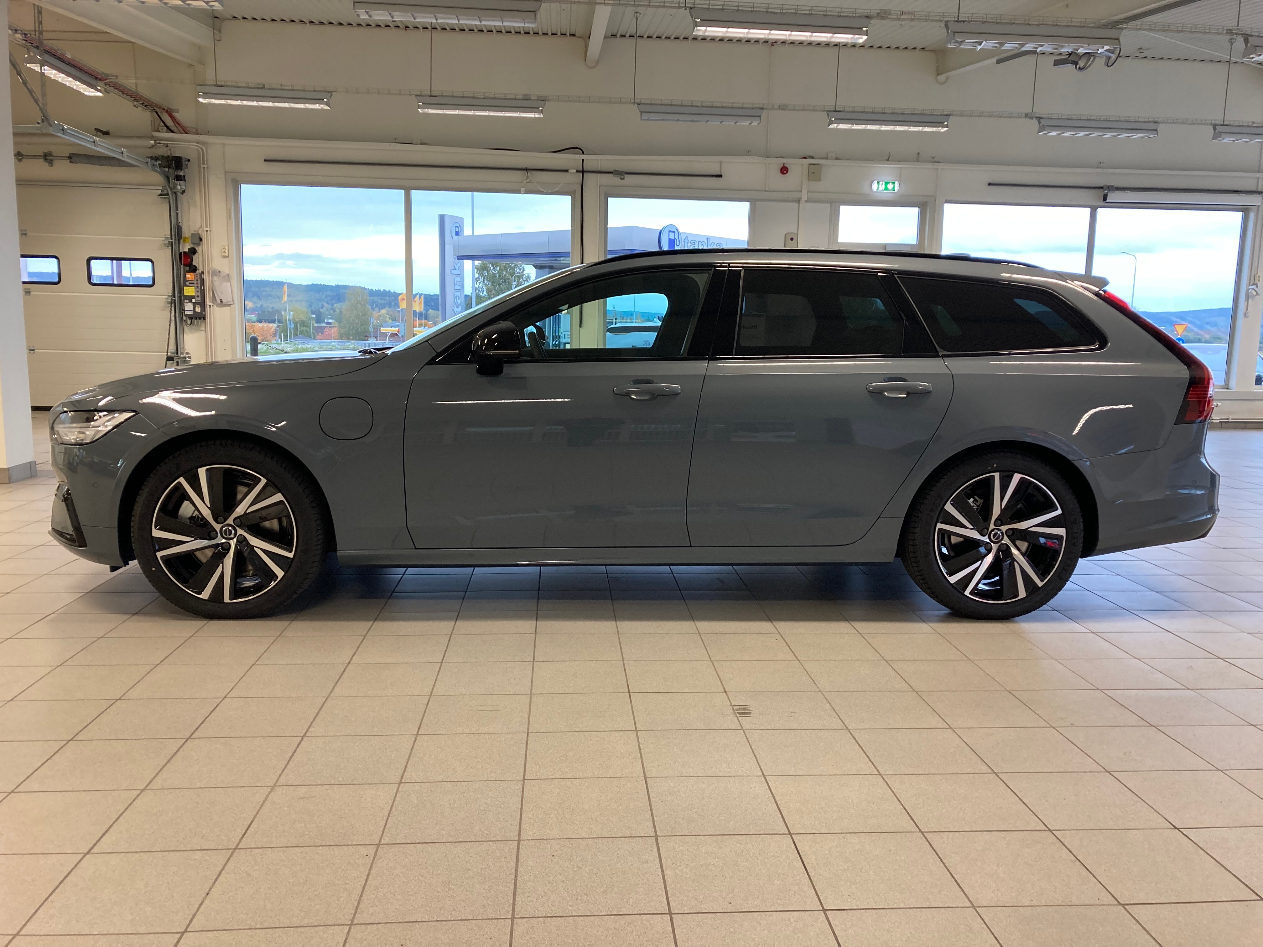 Volvo V90 T8 AWD Recharge R-Design, bild 2/19