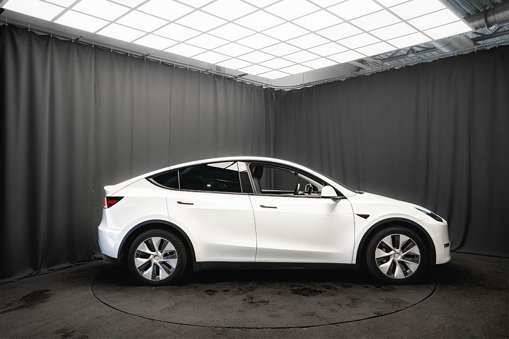 Tesla Model Y Long Range AWD DRAG PANO LÄDER 1-ÄGARE BATTERITESTAD