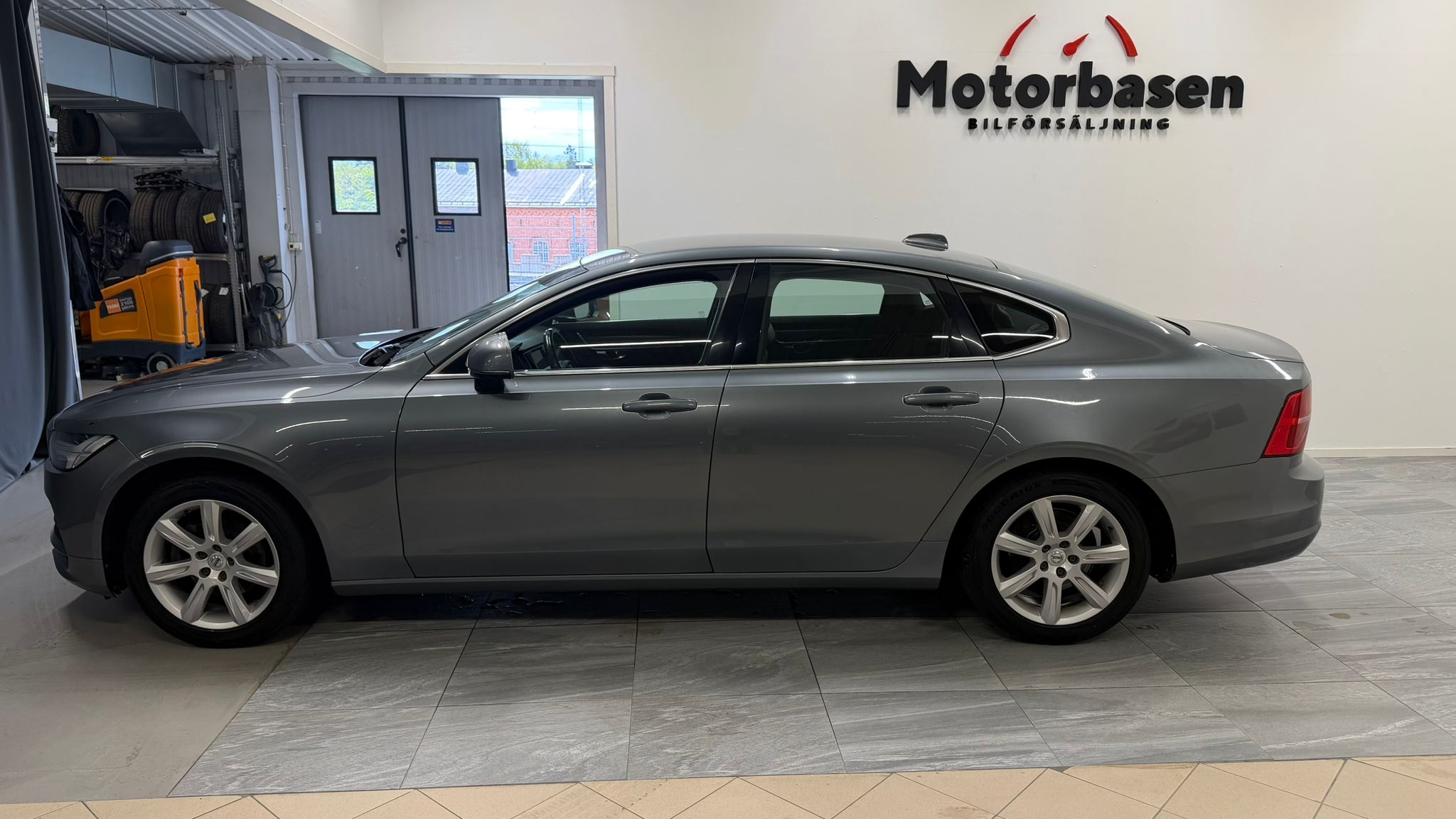 Volvo S90 D4 Kinetic 2017, bild 2/35