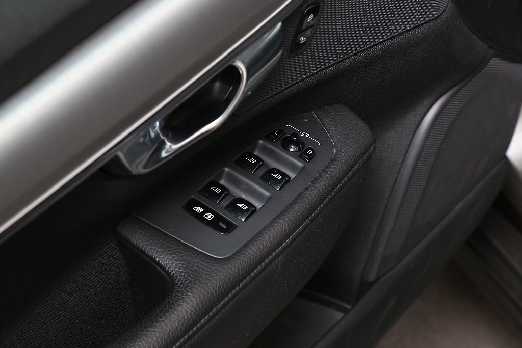 Volvo V90 T4 190hk Momentum SE Aut Head-up Kamera VOC Drag 2019