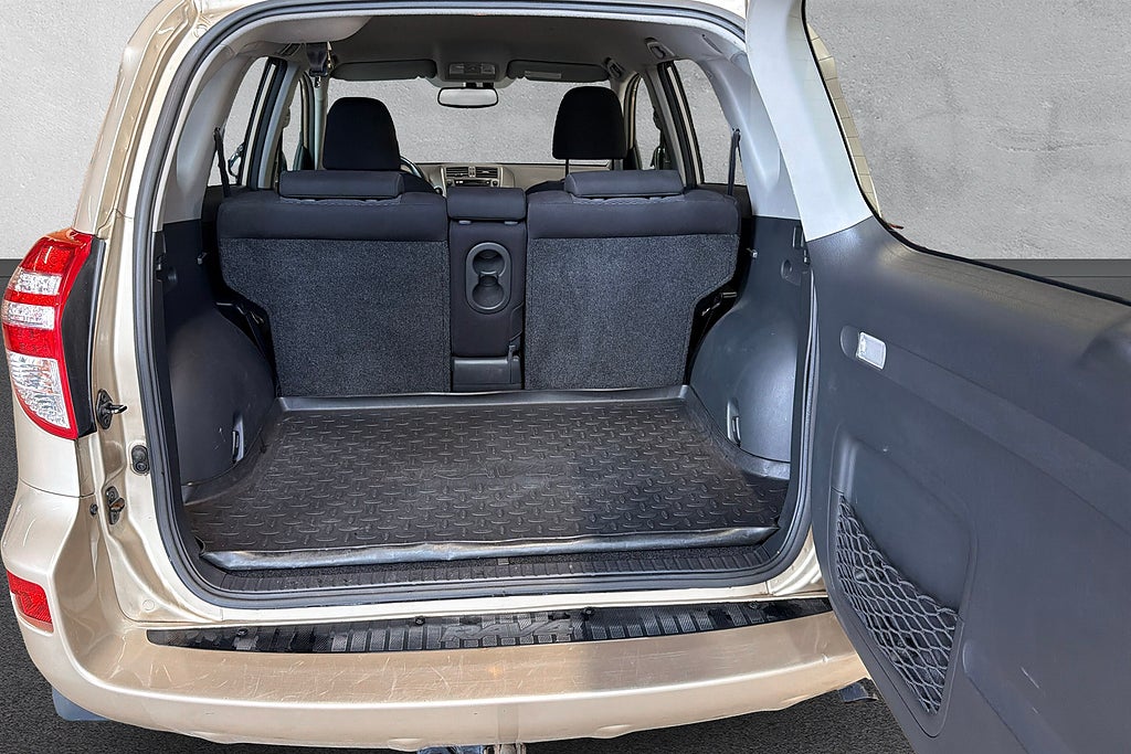 Toyota RAV4 2.0 VVT-i 4x4 2-Ägare Dragkrok Fullservad Välvårdad