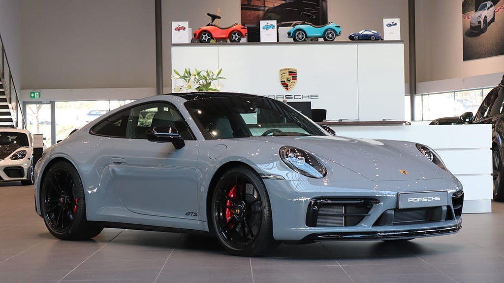 Porsche 911 Carrera 4 GTS 480 hk PDK Glastaklucka / BOSE / Sportdesign