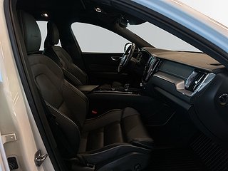 Volvo XC60 Recharge T8 AWD R-Design S&V-Hjul/Drag/Pano/360