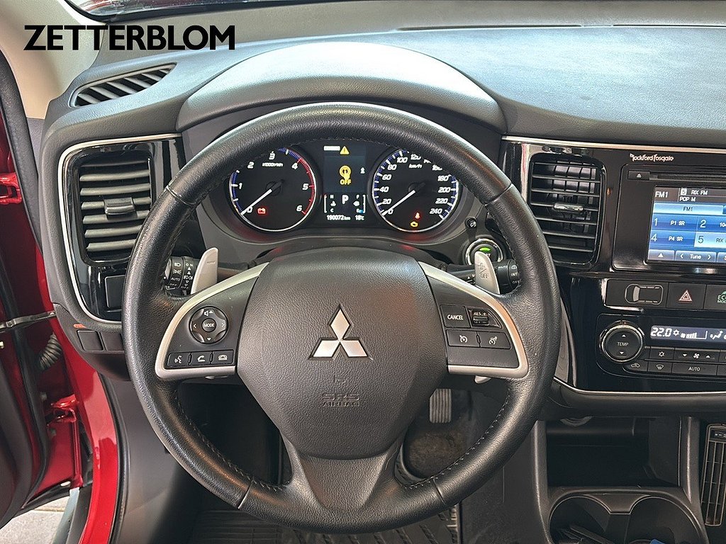 SUV Mitsubishi Outlander 12 av 14