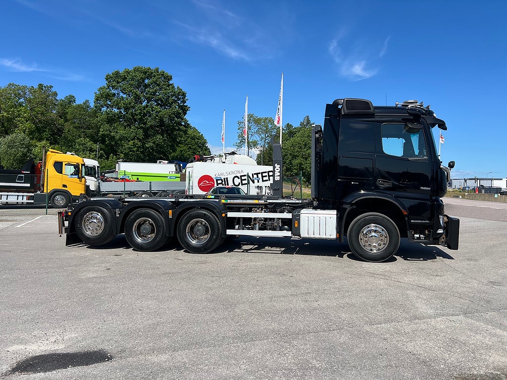 Mercedes-Benz Arocs 3251 Tridem Lastväxlare, Fullt Plogutrustad