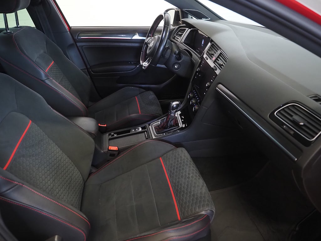 Volkswagen Golf GTI Performance 2.0 TSI 245hk Taklucka Dynaudio Cockpit 2018