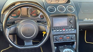 Lamborghinin har en femliters V10-motor. 