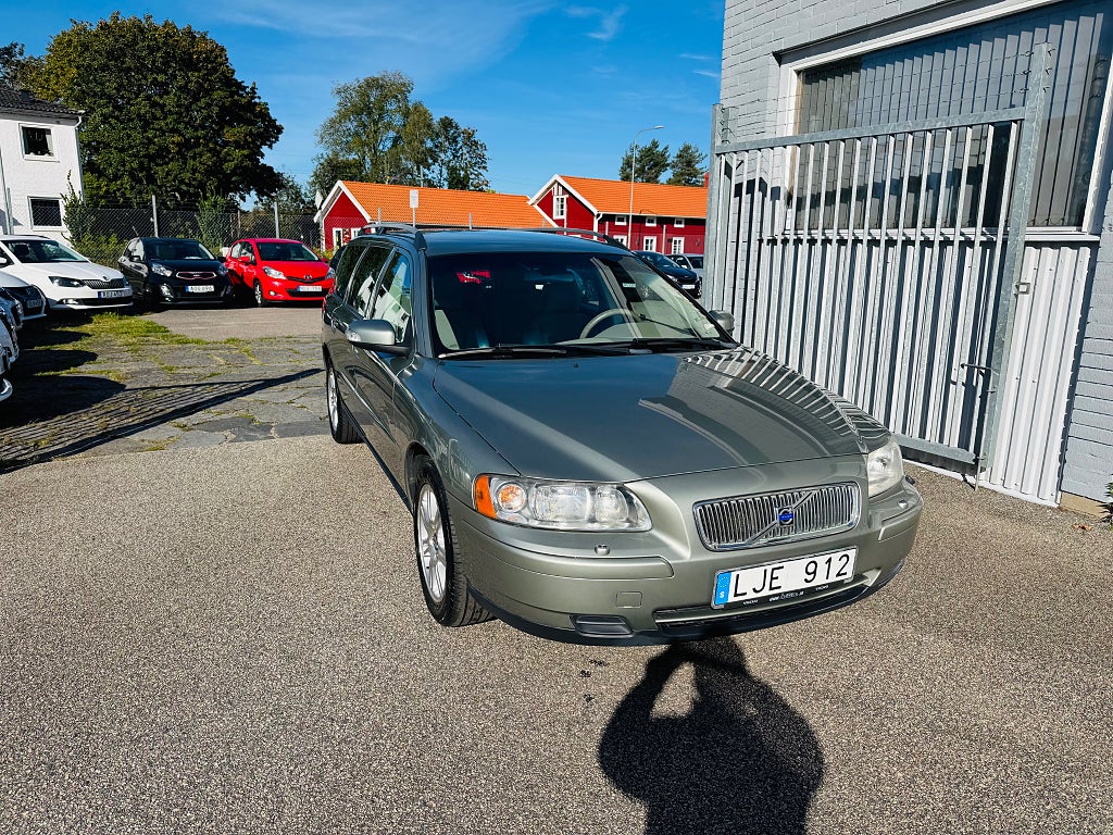 Volvo V70 2.4 170HK BUSINESS / DRAG / VÄRMARE 
