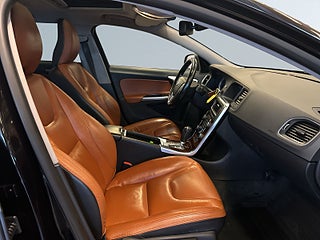 Volvo V60 D3 Summum Drag/MoK-Värm/SoV-Däck/Skinn/KamremBytt/Psens – bild 10