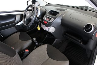 Halvkombi Toyota Aygo 7 av 16
