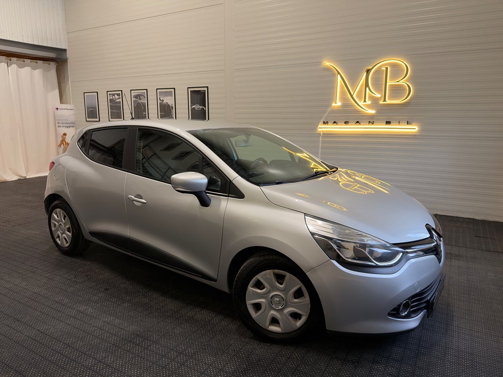 Renault Clio 1.5 dCi Euro 5 Bluetooth Navigation Ny Besiktigad 