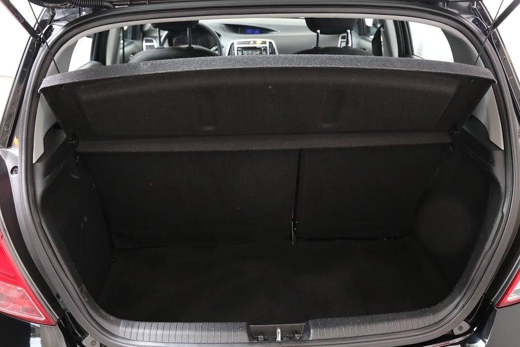 Hyundai i20 1,2 84hk Select 5dr Nybesikt l Nyservad l Drag l Motorv 2015
