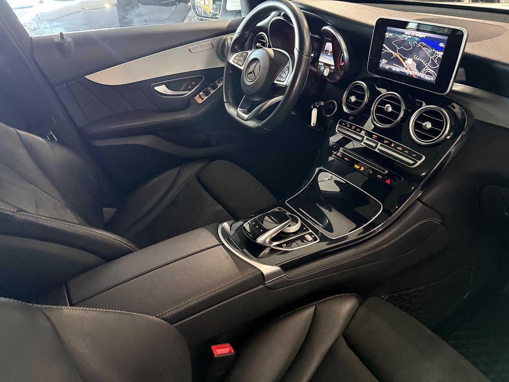 Mercedes-Benz GLC 220 d 4MATIC AMG Värmare Glastak Burmester - bild 8