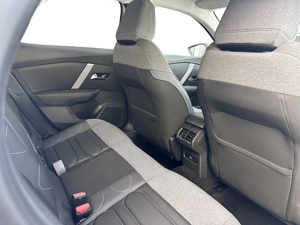 Bild på Citroën C4-X Shine 1.2 PT 130hk Aut B-KAMERA NAVI