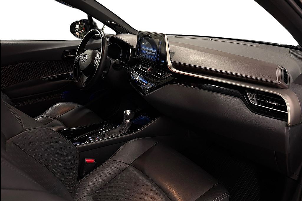 Toyota C-HR Hybrid CVT, Executive JBL, Kamera, Navi, 4,99% RÄNTA