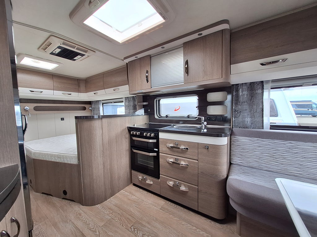 Hobby Prestige 720 KWFU Barnkammare, 1 Ägare, AC, Tält