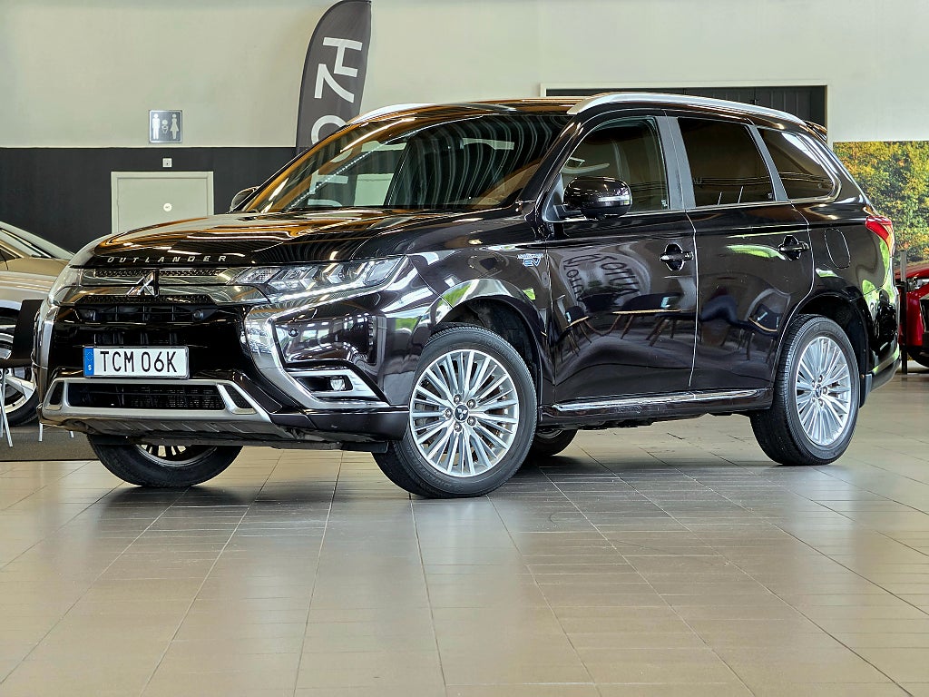 Mitsubishi Outlander PHEV Business / AWD / 360-kamera /  Rattvärme / Skinn