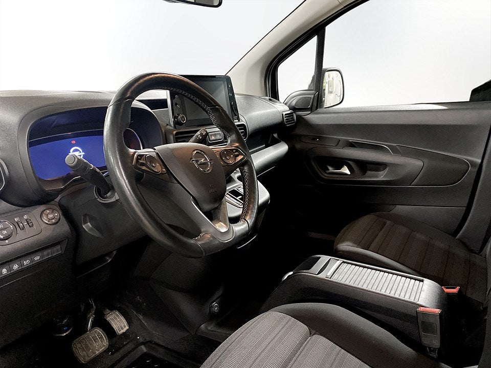 Bild på Opel COMBO-E Life Premium 50kWh 136hk Aut L1 - B-KAMERA, PANO