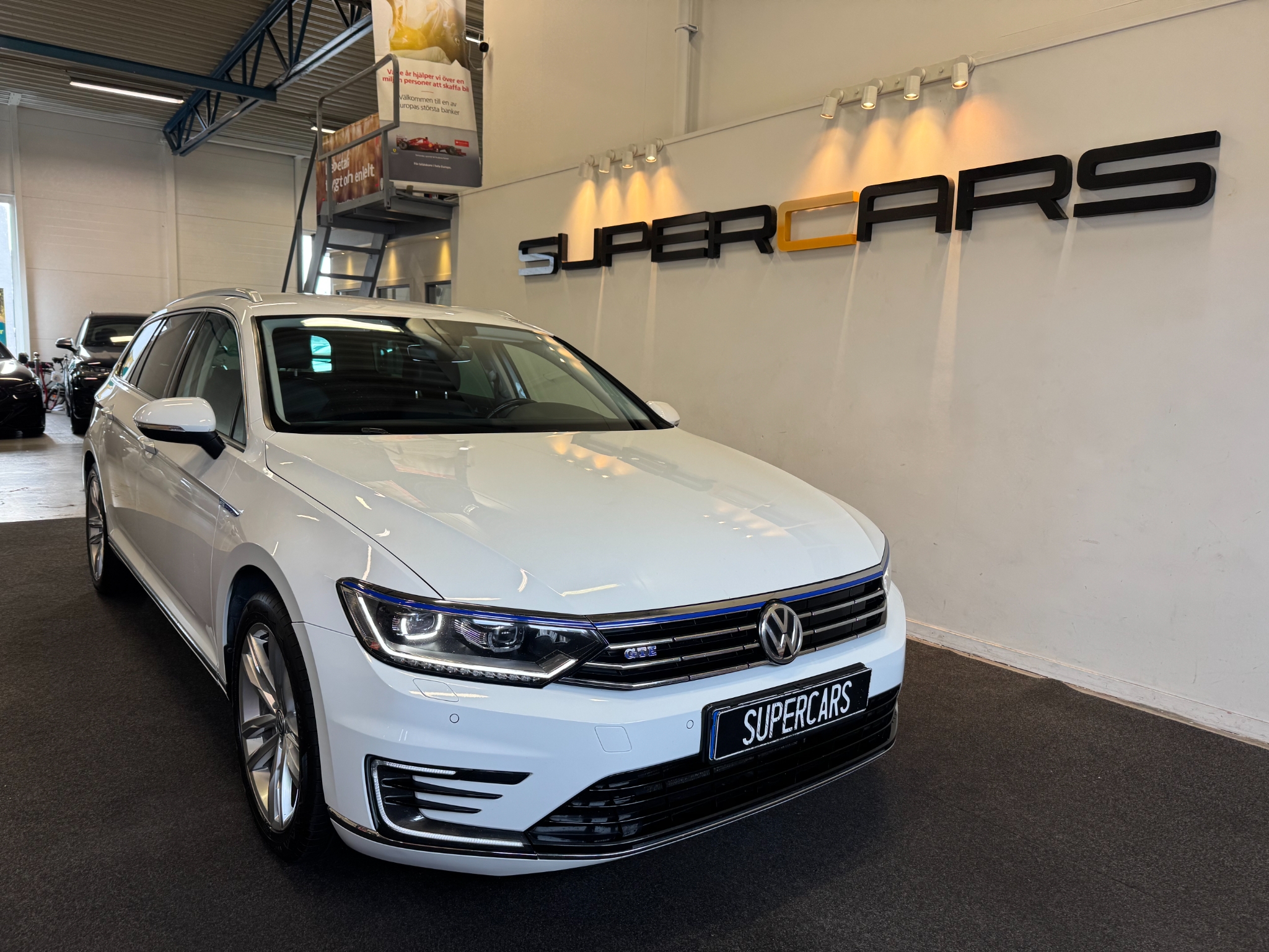 Volkswagen Passat GTE 2019, bild 2/10