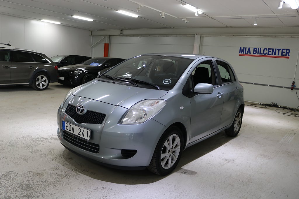 Toyota Yaris  1.3 VVT Automat/  Ny vindruta / Ny besiktning 