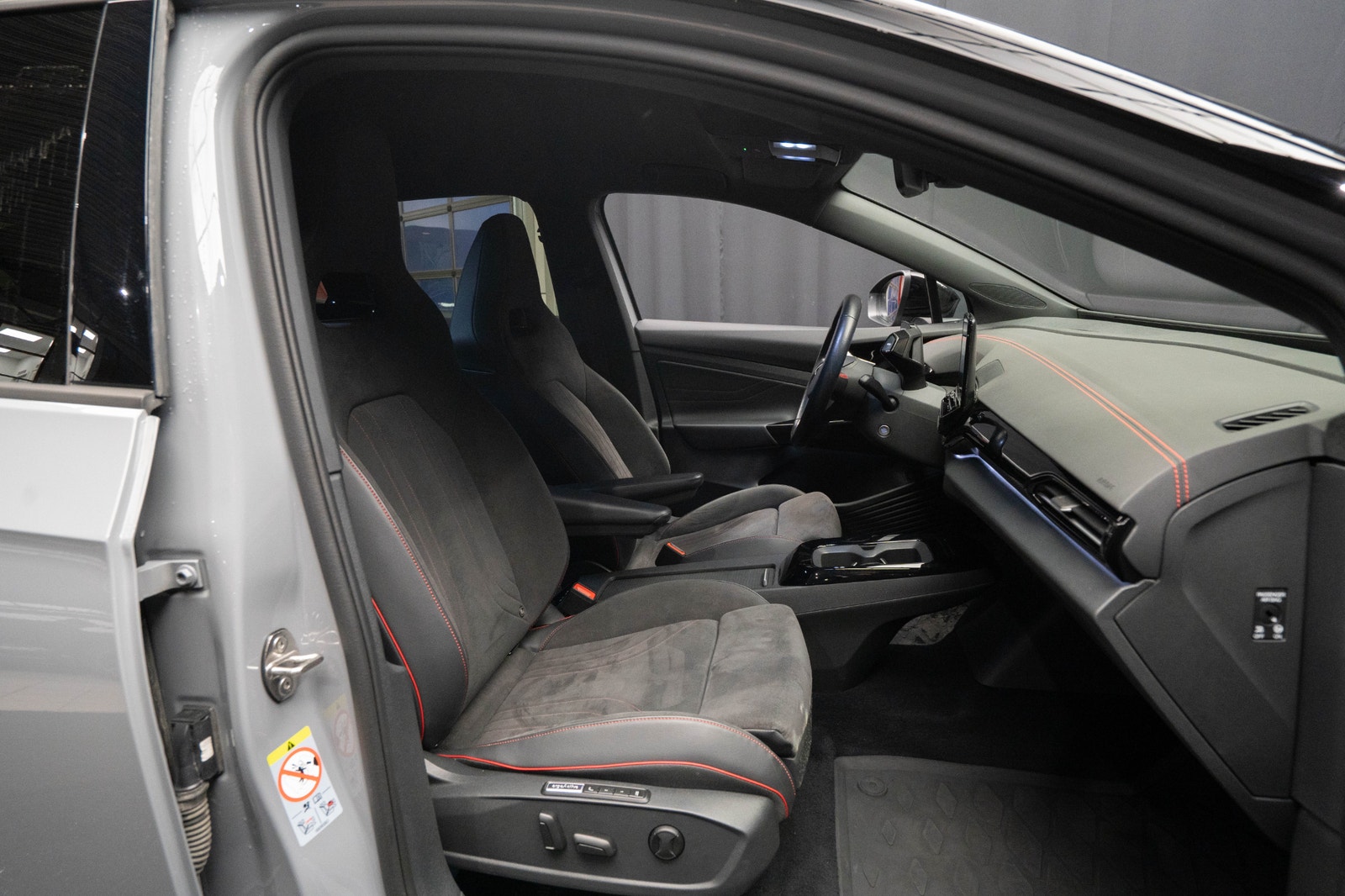 Volkswagen ID.4 GTX 4M TOP SPORT+ DRAG 360 EL-BAKLUCKA ELSTOL 94.8%SoH MOMS 2024 - miniatyr 18