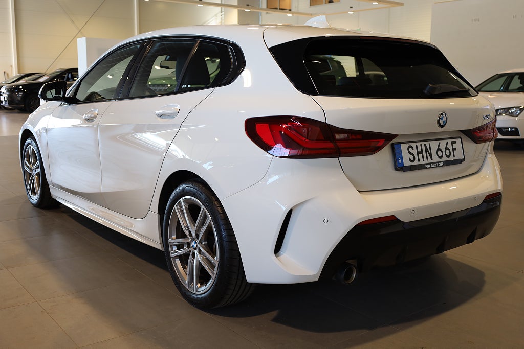 BMW 118I Steptronic M Sport Navi PDC CarPlay Rattvärme Laptimer 2022