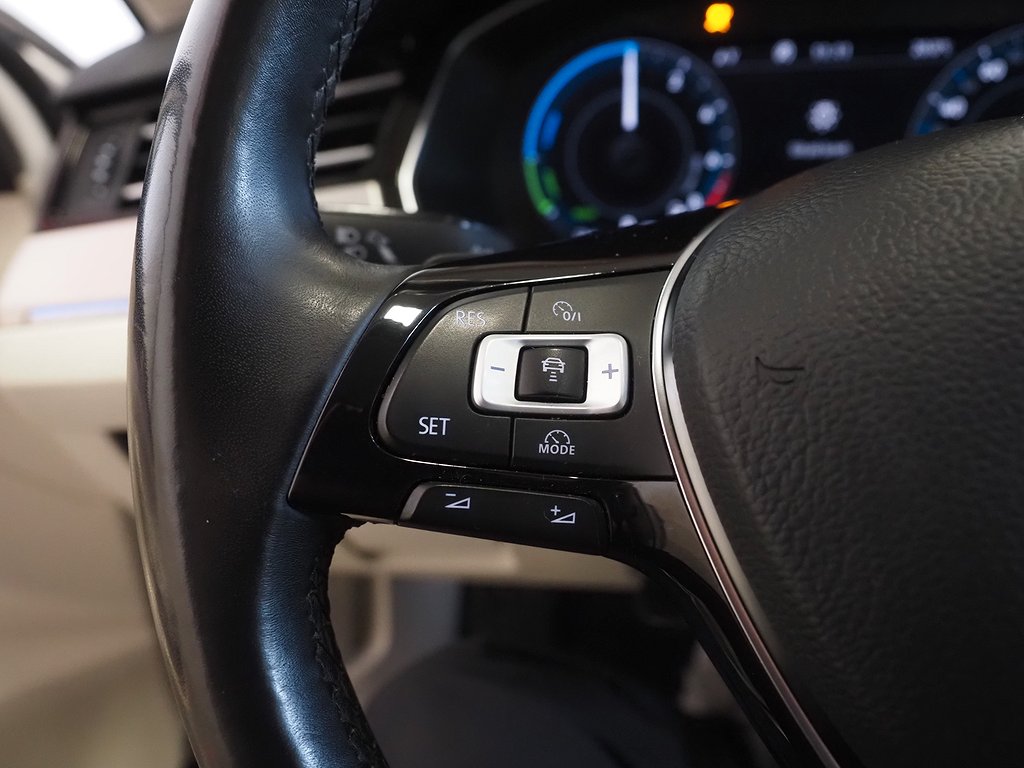 Volkswagen Passat GTE 1.4 TSI 204hk Värmare Cockpit Drag Nav 2018